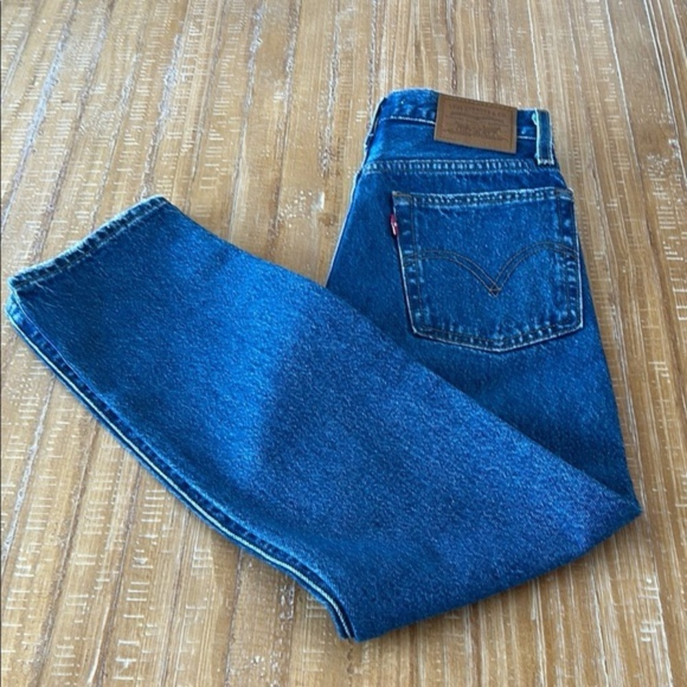 Levis Wedgie Straight Blue StraightLeg Jeans with Classic Stitching